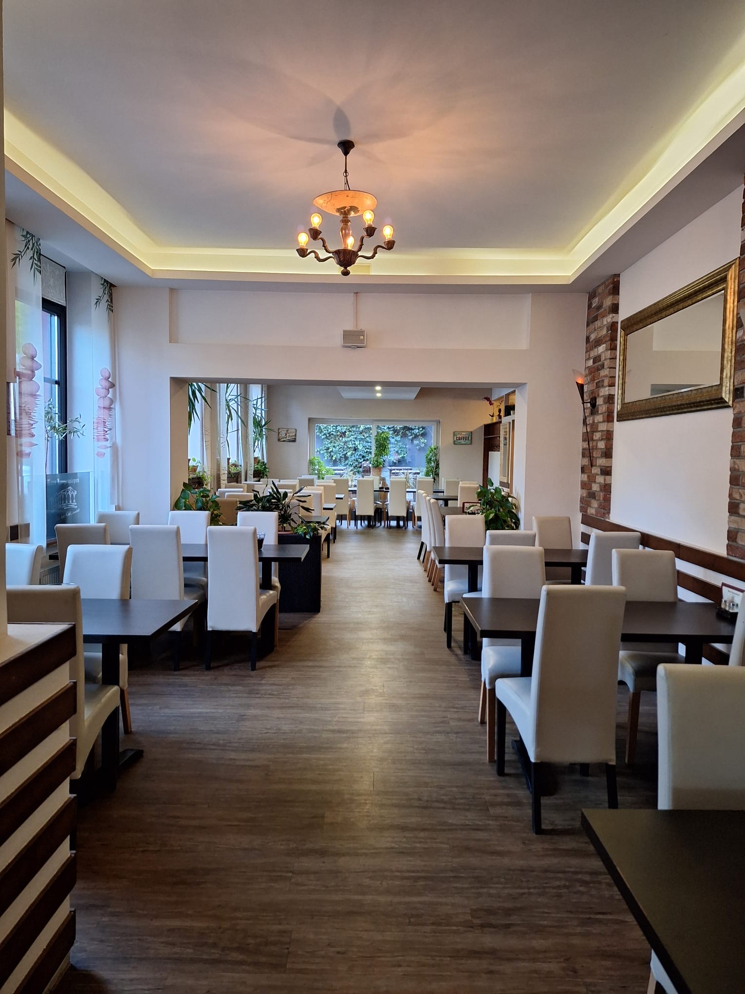 Mehrfamilienhaus mit viel Potenzial und Betriebsbereit Restaurant 4