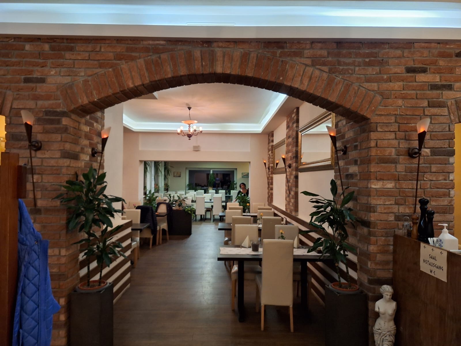 Mehrfamilienhaus mit viel Potenzial und Betriebsbereit Restaurant 5
