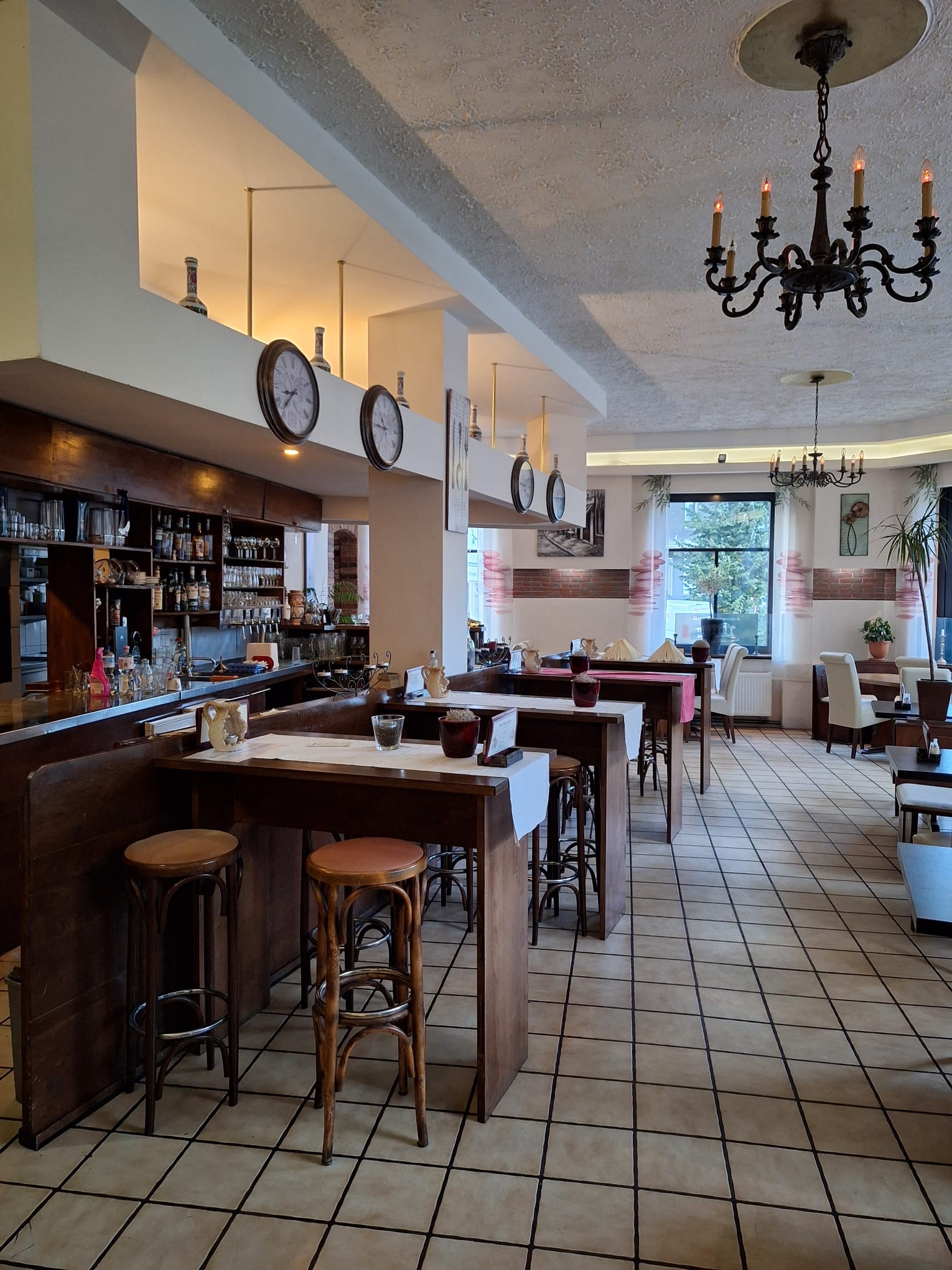 Mehrfamilienhaus mit viel Potenzial und Betriebsbereit Restaurant 6